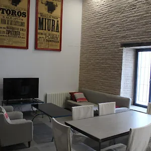 Cozy & Modern Hombre De Piedra Seville
